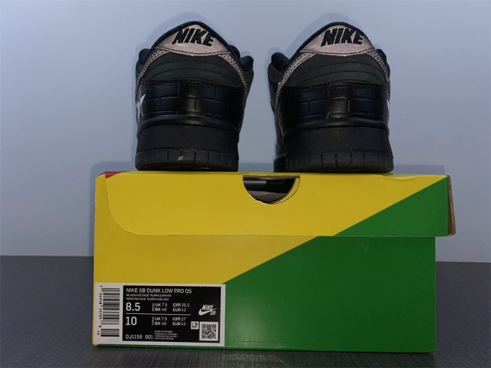 Familia x Nike SB Dunk Low “First Avenue” DJ1159-001