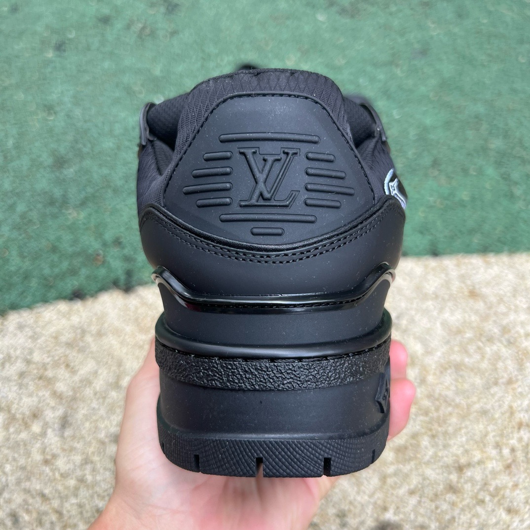 LV TRAINER MAXI all black