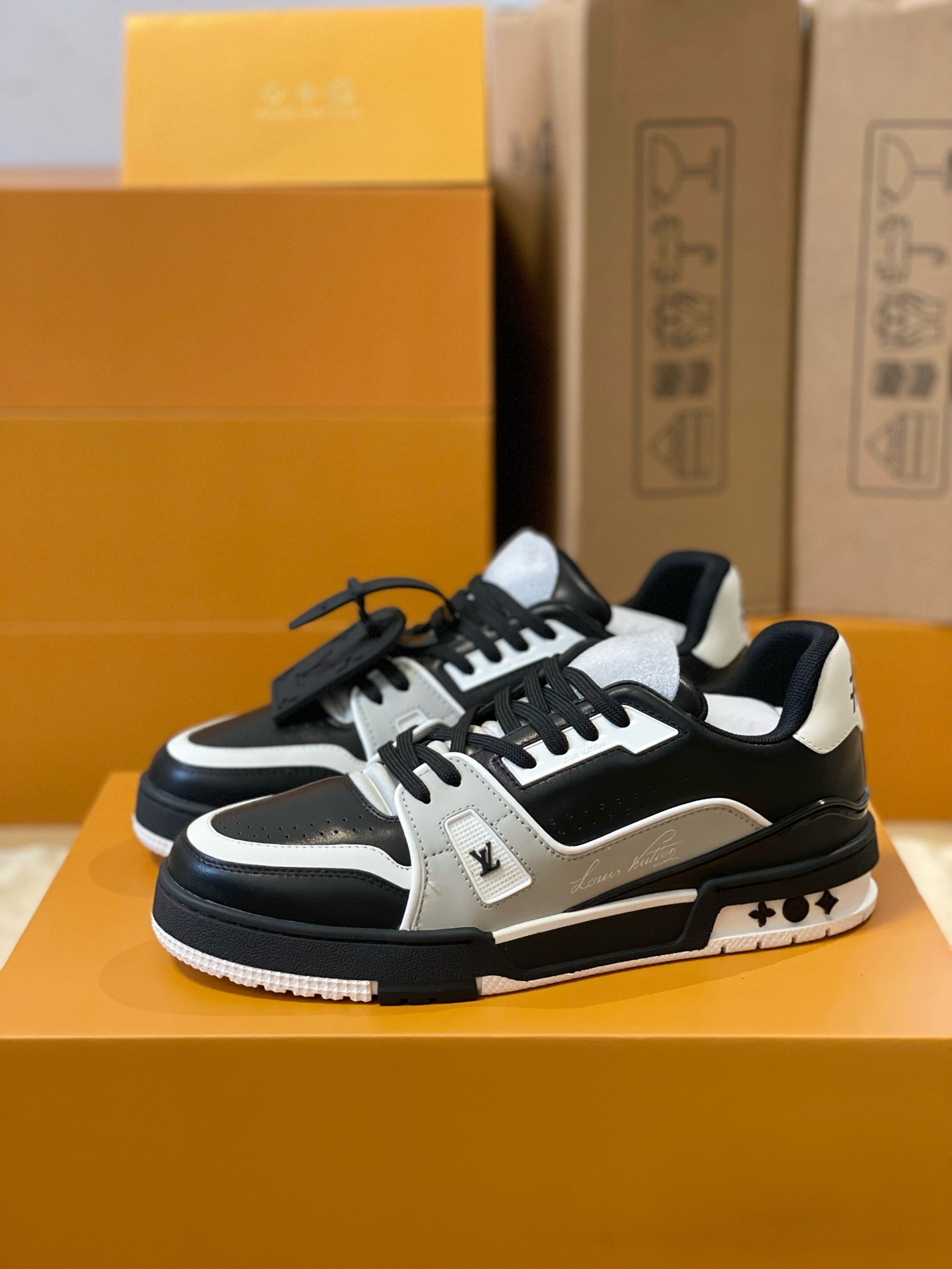 Loui Vuitto TRAINER SNEAKER